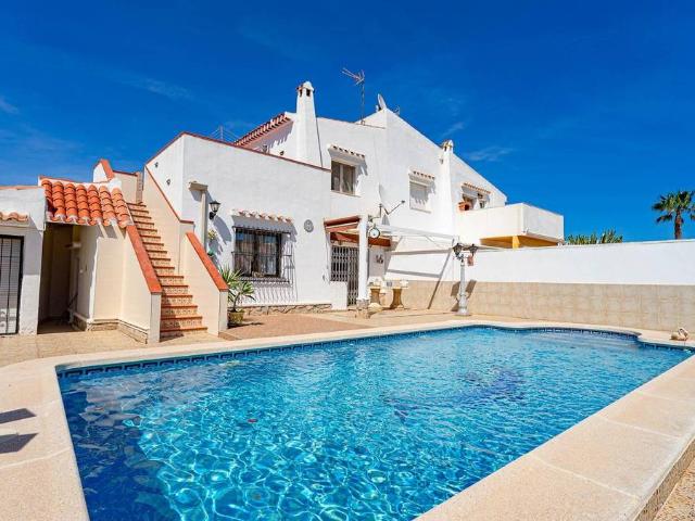 Casa adosada en Venta en Zona Carrefour Urbanizaciones