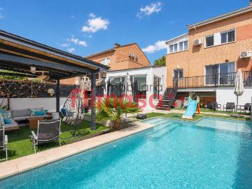 Casa adosada en Venta en Zona Europa