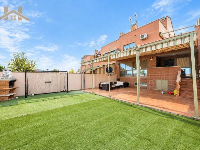 Casa adosada en Venta en Zona Europa