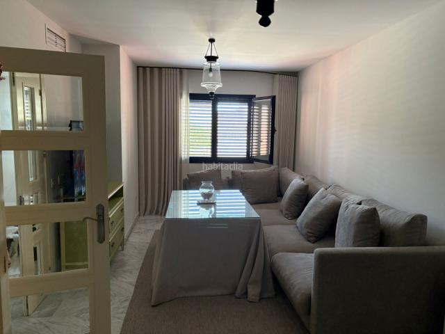 Casa adosada en venta en Zafra. ADOSADO 3 PLANTAS,GRAN SALON, COCINA AMUEBLADA, 4 DORMITORIOS, 3 BAÑOS, GARAJE. Casas adosadas.