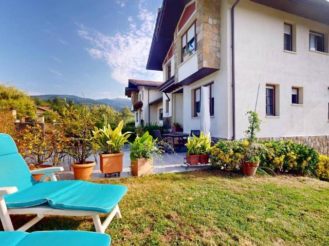 Casa adosada en Venta en Zalla