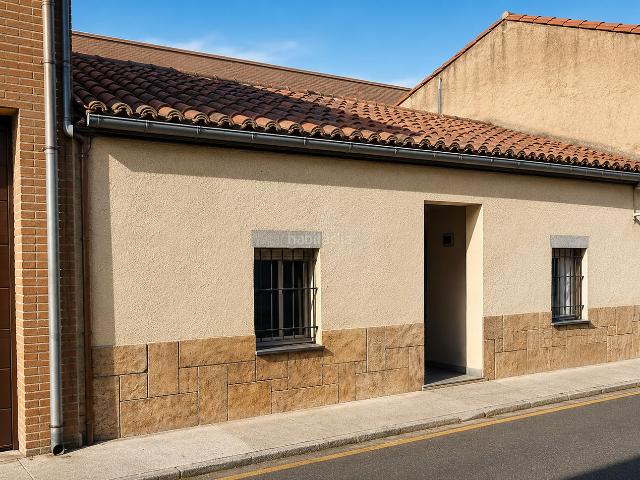 Casa adosada en venta en Zamora, San José Obrero. Chalet adosado en venta en PRIMERO MAYO. Casas adosadas.