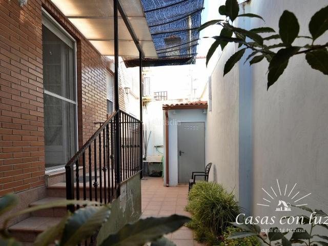 Casa adosada en venta en Zaragoza, Casetas Villarrapa. Chalet en el centro urbano de Casetas. Casas adosadas.