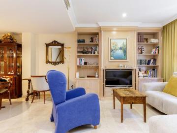 Casa adosada en venta en Zaragoza, Miralbueno. ADOSADO EN VENTA EN C ANGELA BRAVO ORTEGA MIRALBUENO. Casas adosadas.