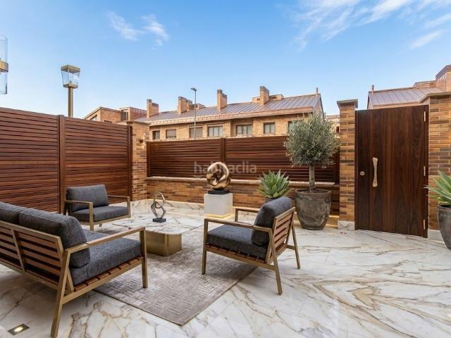Casa adosada en venta en Zaragoza, Miralbueno. Casas adosadas.