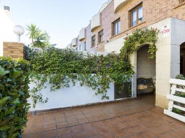 Casa adosada en venta en Zaragoza, Miralbueno. Chalet adosado en venta en Camino del Pilón. Casas adosadas.