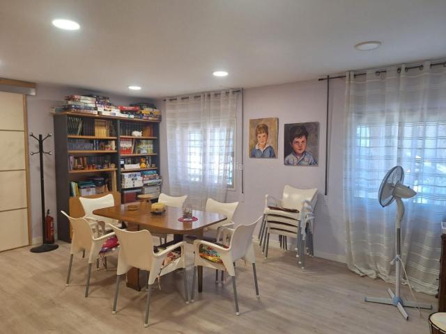 Casa adosada en venta en Zaragoza, Salvador Allende. Calle Somport. Estupenda y única parcela con jardín propio. Casas adosadas.
