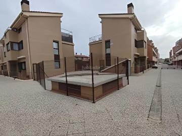 Casa adosada en venta en Zaragoza, Santa Isabel. Casas adosadas.