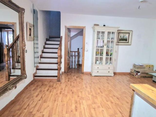 Casa adosada en venta en Zaragoza, Santa Isabel. Casas adosadas.