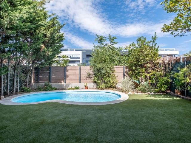 Casa adosada en venta en Zaragoza, Valdefierro. Exclusivo unifamiliar adosado con piscina privada en Zaragoza. Casas adosadas.