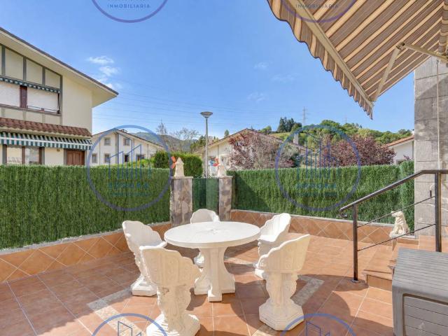 Casa adosada en Venta en Zizurkil
