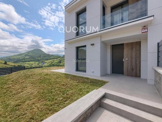 Casa adosada en venta en Zierbena. Precioso Adosado Con Expectaculares Vistas Al Cantabrico ubicado en Zierbana Muskiz. Casas adosadas.