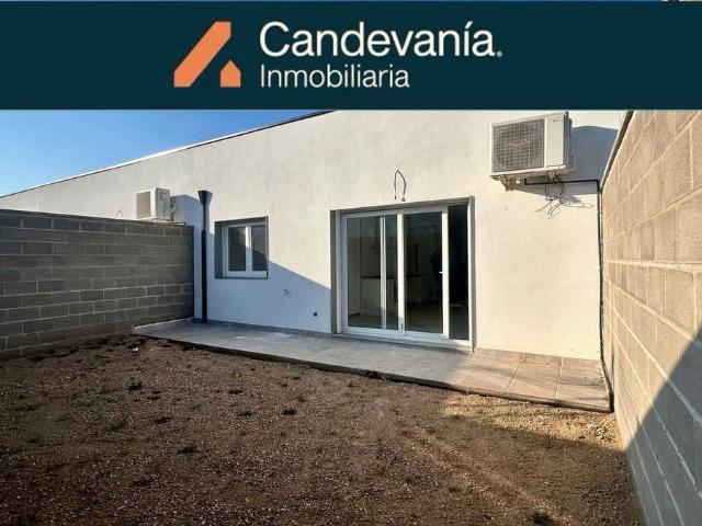 Casa adosada en Venta en Zuera