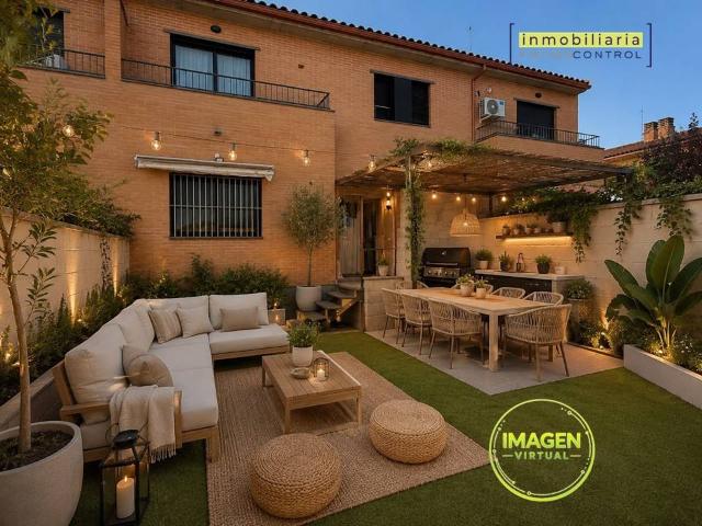 Casa adosada en Venta en Zuera