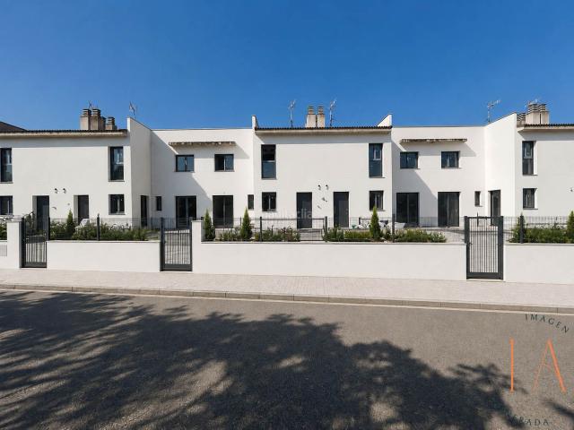 Casa adosada en venta en Zuera. Casas adosadas.