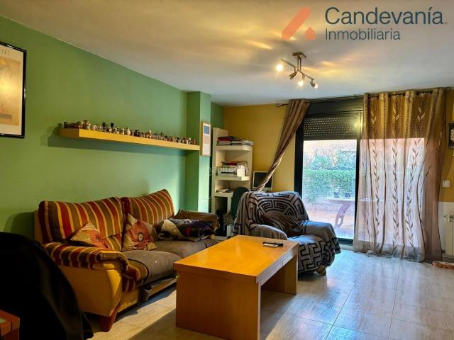 Casa adosada en venta en Zuera. Casas adosadas.