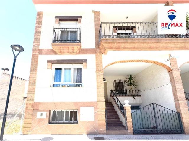 Casa adosada en Venta en Zújar