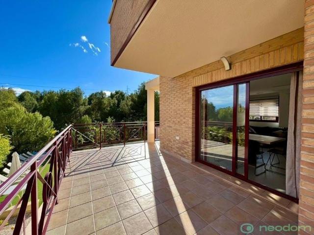 Casa adosada en venta la Nucia, España