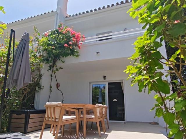 Casa adosada en venta Marbesa, España