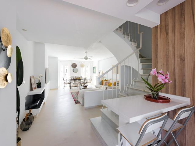 Casa adosada en venta, renovada con materiales de calidad y. 132m² Marbella