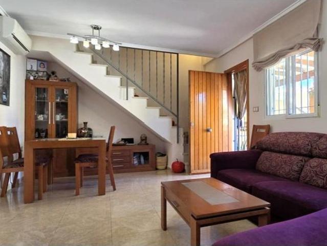 Casa adosada espaciosa y muy bien conservada aprox. 94 m2 + terrazas con pequeño jardín/terraza, a