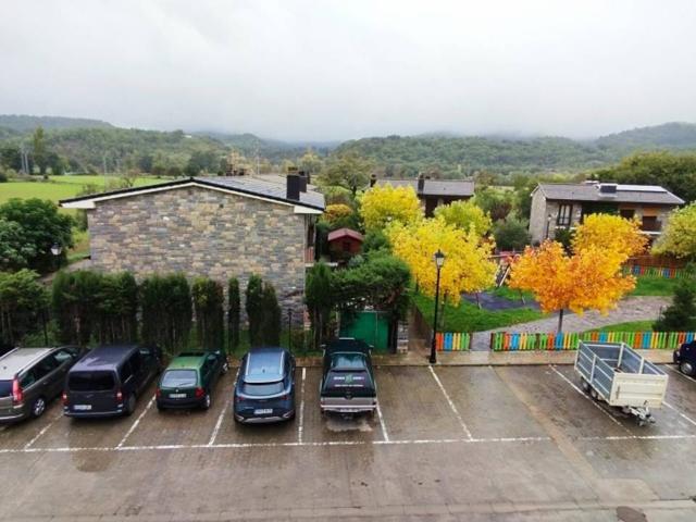 CASA ADOSADA ESQUINERA CON JARDIN EN MARGUDGUED ZONA BOLTAÑA PIRINEO DE HUESCA