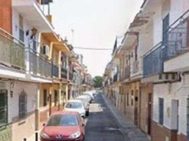 CASA ADOSADA OCUPADA A LA VENTA EN TORREBLANCA SEVILLA