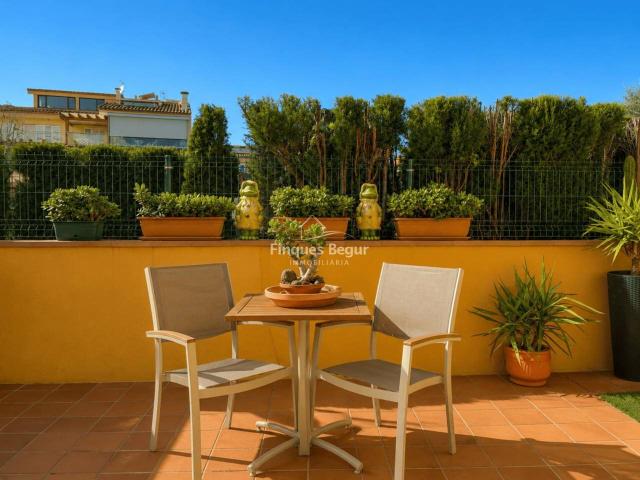 Casa adosada luminosa con garaje en Palafrugell, cerca de to. 238m² Palafrugell