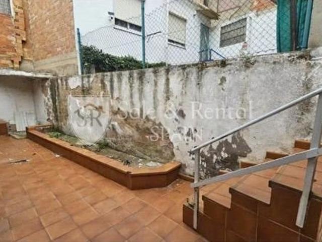 Casa adosada situada en Blanes, a tan solo 10 minutos a pie. 89m² Blanes