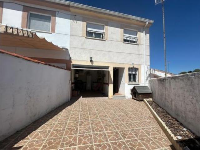 Casa adosada Venta Corpa, Corpa