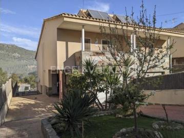 Casa adosada Venta Canyelles, Canyelles