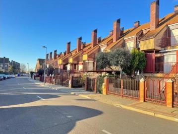 Casa adosada Venta Cistérniga, Cistérniga