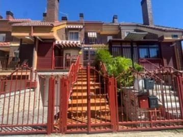 Casa adosada Venta Cistérniga, Cistérniga