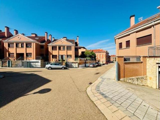 Casa adosada Venta Cistérniga, Cistérniga