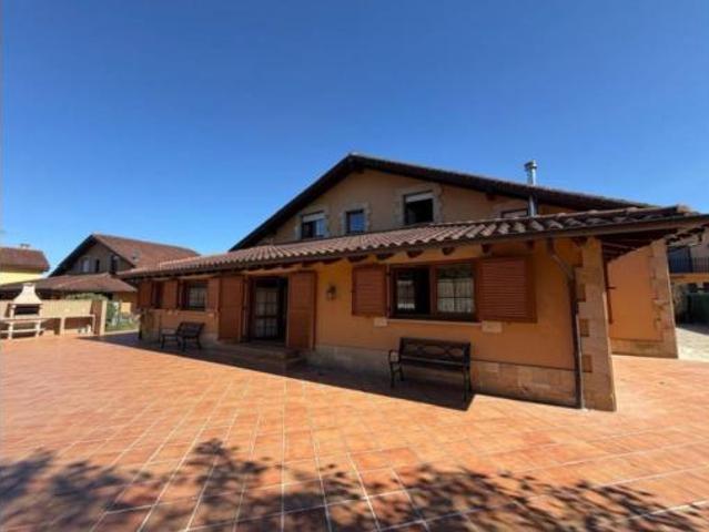 Casa adosada Venta Bárcena de Cicero, Tuebre