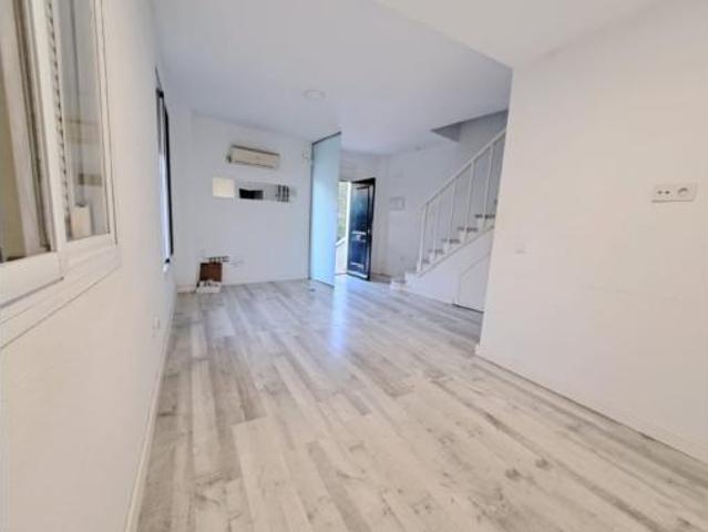 Casa adosada Venta Dos Hermanas, Entrenúcleos