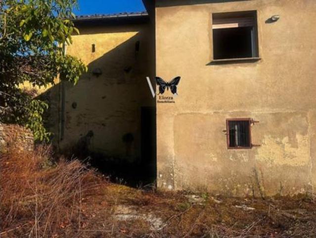 Casa adosada Venta Las Regueras, Santullano de Las Regueras