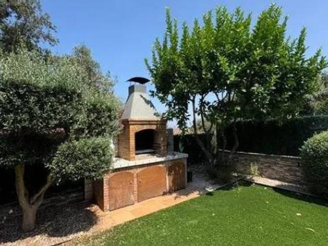 Casa adosada Venta Lladó, Lladó