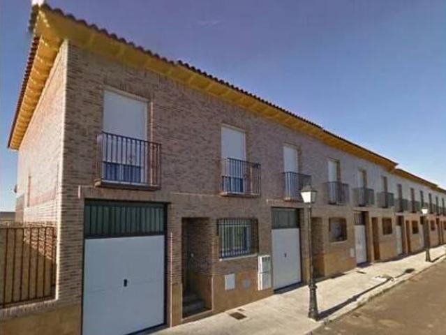 Casa adosada Venta Novés, Novés