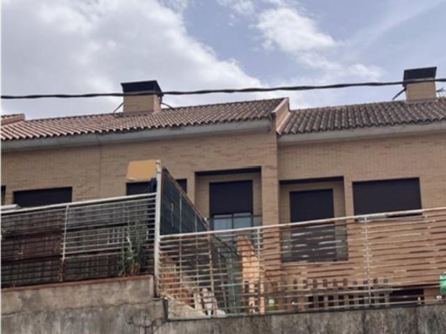 Casa adosada Venta Novés, Novés