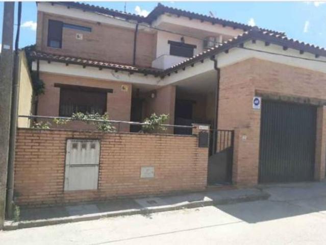 Casa adosada Venta Navalcán, Navalcán