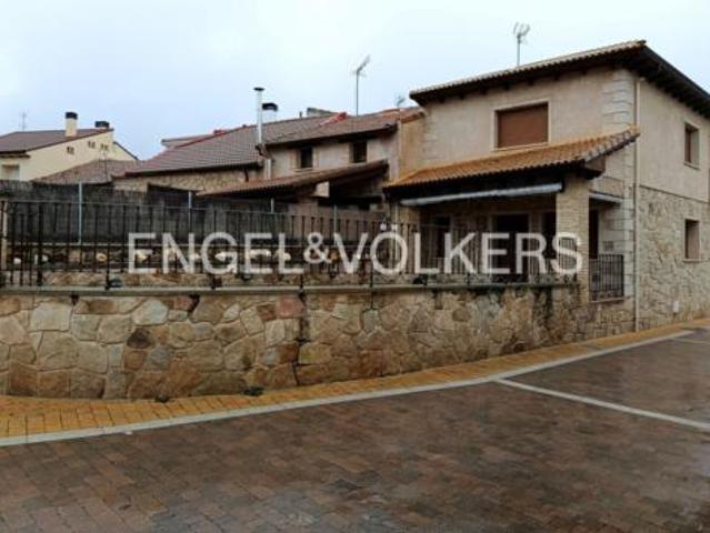 Casa adosada Venta Navarredonda y San Mamés, Navarredonda