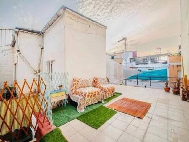 Casa adosada Venta Santa Coloma de Gramenet, Fondo