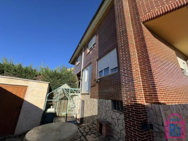 Casa adosada Venta Sariegos, Carbajal de La Legua