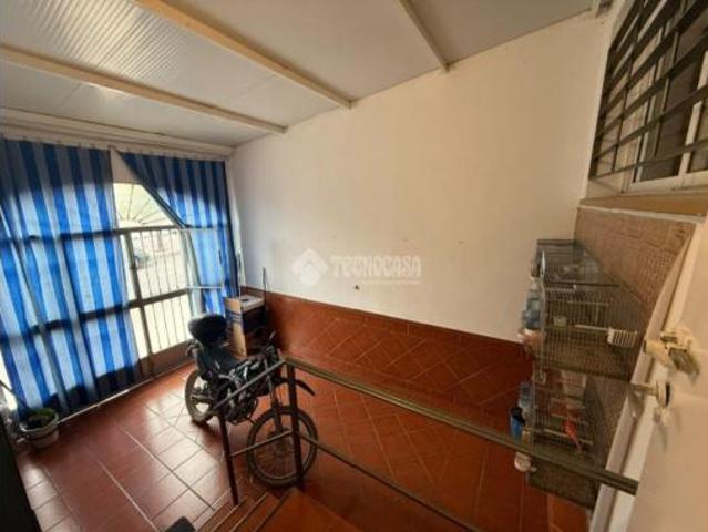 Casa adosada Venta Paradas, Paradas