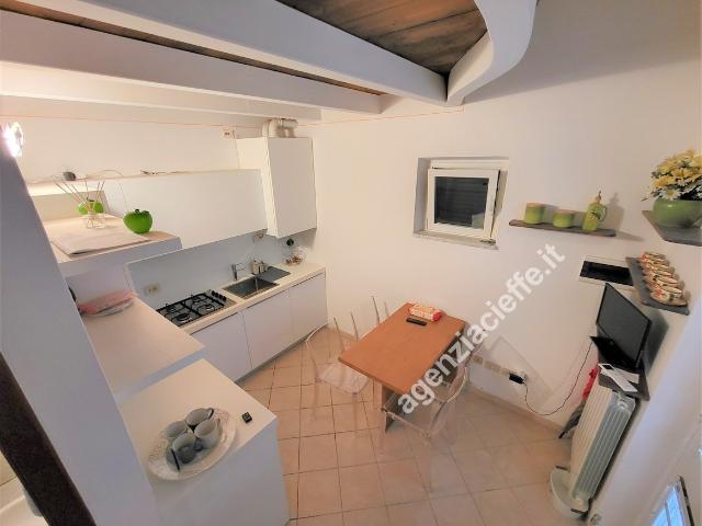 CASA AFFIANCATA in VENDITA a MASSA Marina di Massa di 3 vani