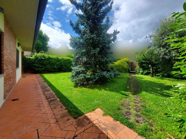 CASA AFFIANCATA in VENDITA a CAPOLONA di 5 vani