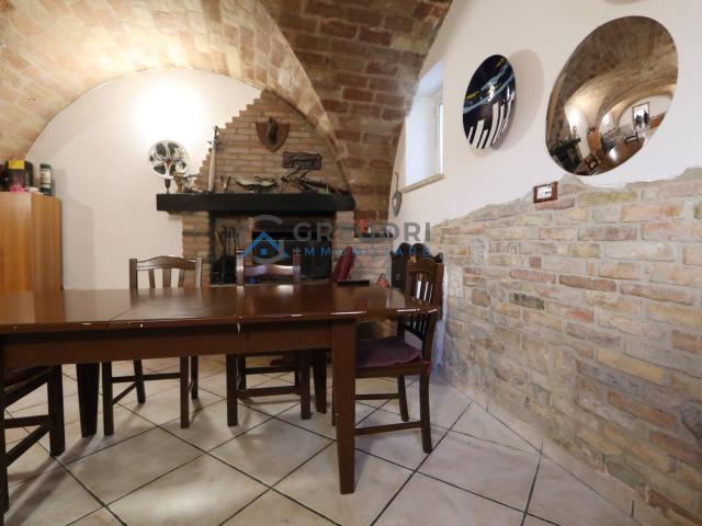 Casa affiancata in vendita a Controguerra