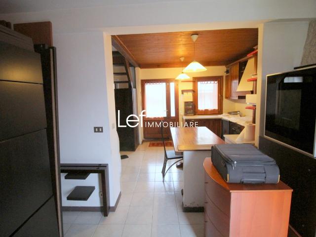 CASA AFFIANCATA in VENDITA a VALDOBBIADENE di 10 vani
