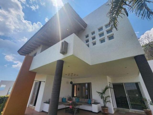 CASA AGUACATE ESTILO MEXICANO CONTEMPORÁNEO PROPIEDAD CON TRES NIVELES Y ALBERCA CLIMATIZADA